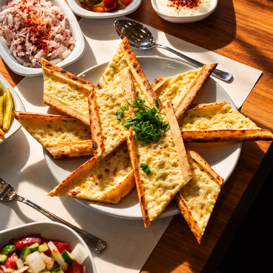 Kaşarlı Konya Böreği (Pide)